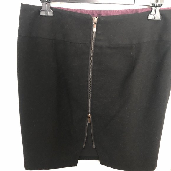 Banana Republic Skirt with Back Zipper Detail - Picture 3 of 4